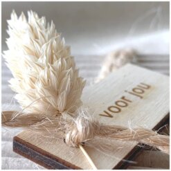 Zwangerschapsaankondiging met tekst in hout